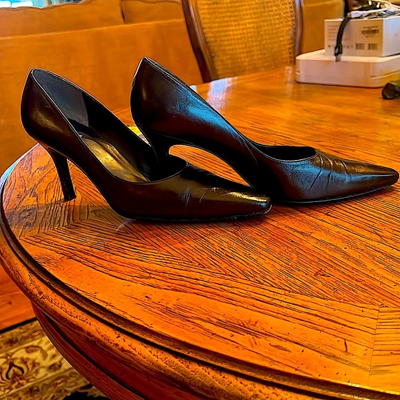 Stuart Weitzman Shoes - 👠👠EUCClassic Style Stuart Weitzman Pointed toe Pump. Metallic dark Brown. 7.5B.